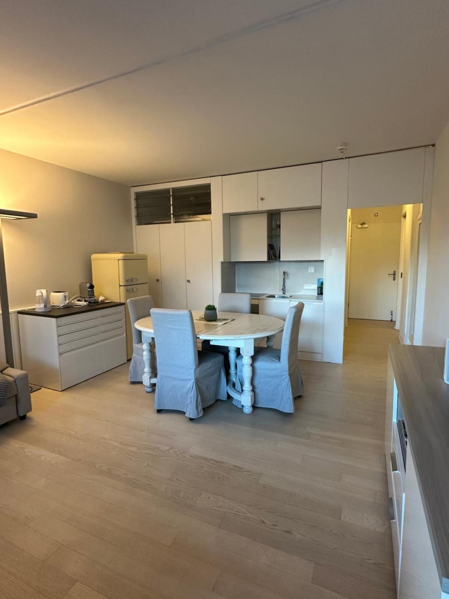 Apartamento Holiday On The Lake Lugano 2 Bissone Exterior foto